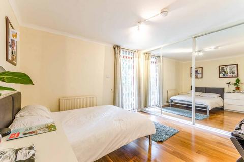 4 bedroom apartment to rent, London E1W