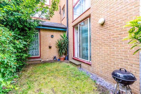 4 bedroom apartment to rent, London E1W