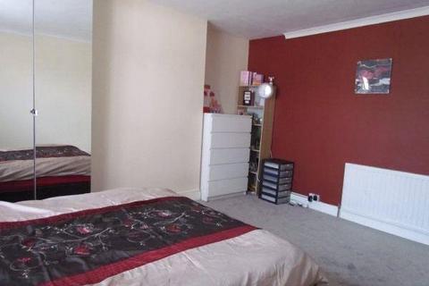 3 bedroom terraced house to rent, Ashton Gardens, Chadwell Heath, Essex, RM6