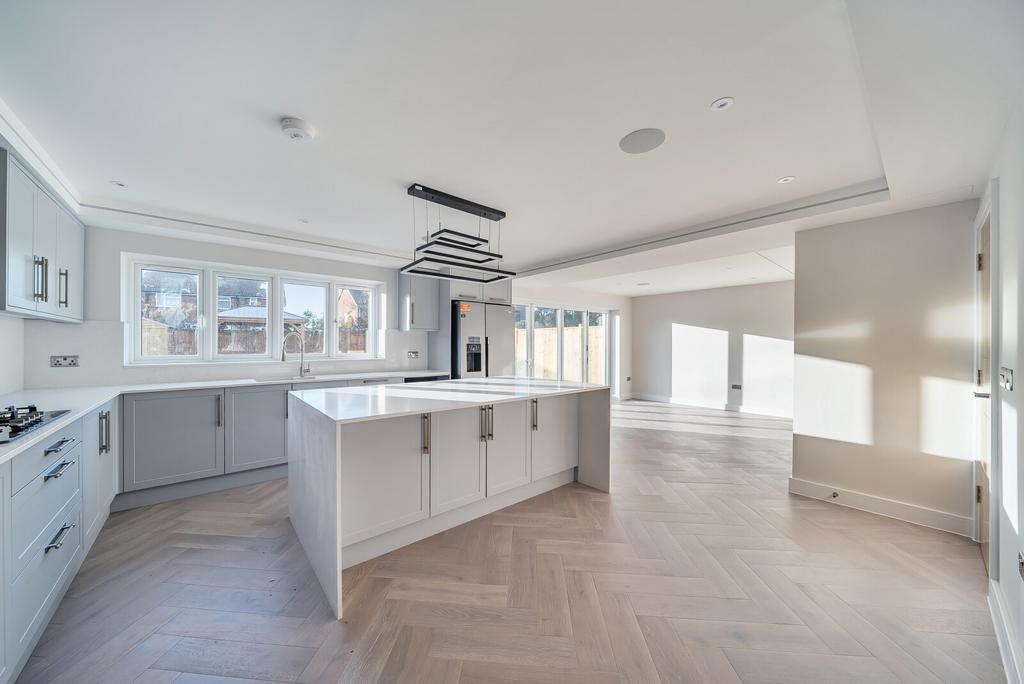 1371904-6-68fba2e...