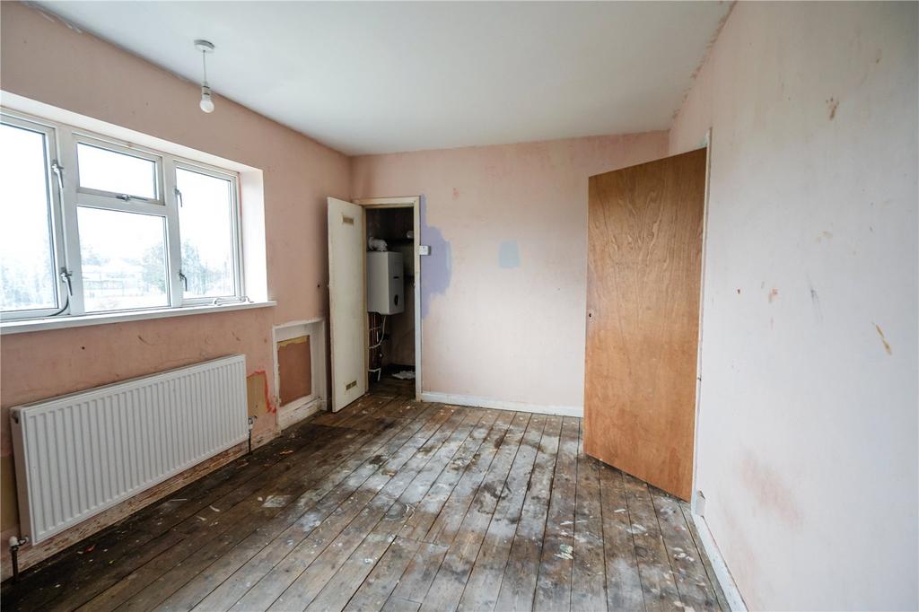 Bedroom 1 (2)