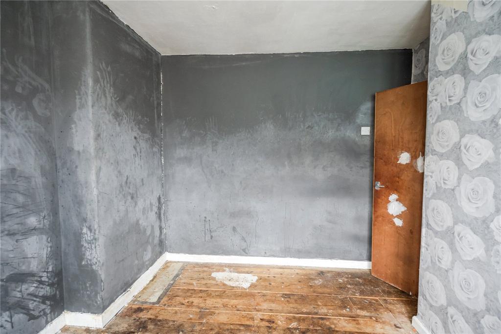 Bedroom 2 (2)