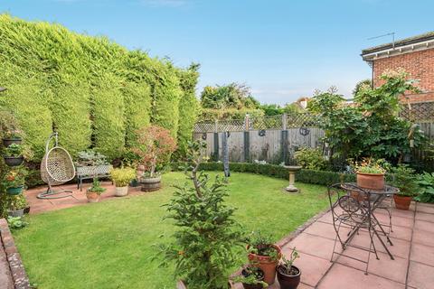 4 bedroom detached house for sale, Ferndown Close, Surrey GU1