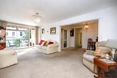 2 bedroom flat for sale, Hartington Place, Eastbourne
