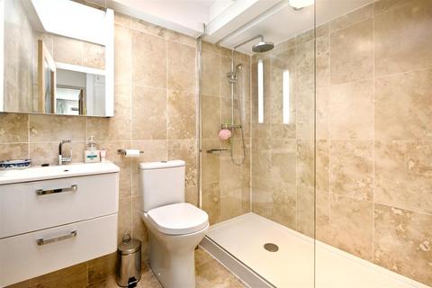 2 bedroom flat for sale, Hartington Place, Eastbourne