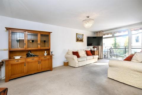 2 bedroom flat for sale, Hartington Place, Eastbourne