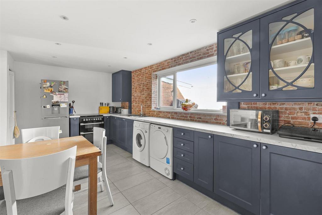 27 Rugwood Road, HP10 9 HA-6.jpg