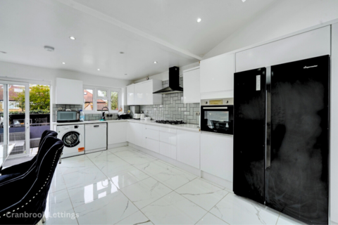4 bedroom terraced house for sale, Springfield Drive, IG2 6PT