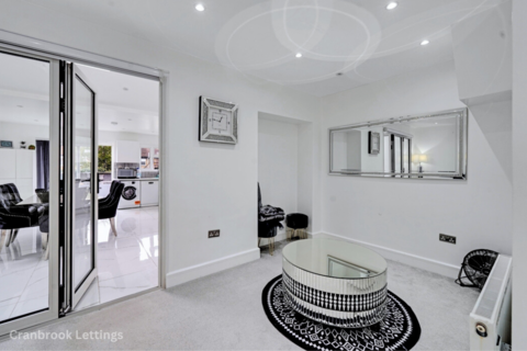 4 bedroom terraced house for sale, Springfield Drive, IG2 6PT