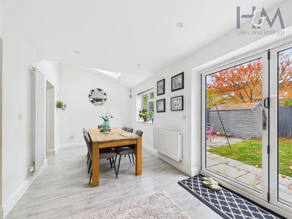 CAM02804 G0-PR0386-STILL009.jpg