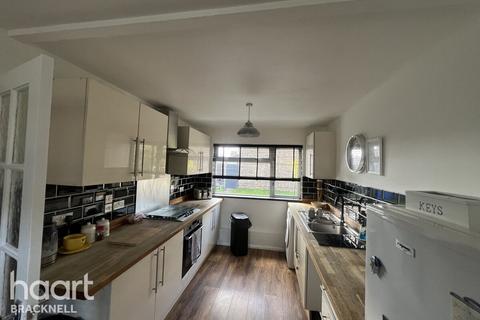 undefined, Vandyke, Bracknell