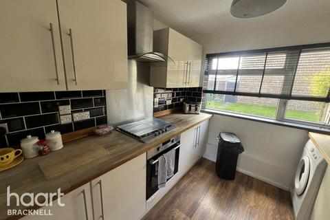undefined, Vandyke, Bracknell