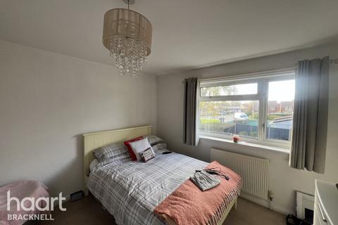 4 bedroom semi-detached house to rent, Vandyke, Bracknell