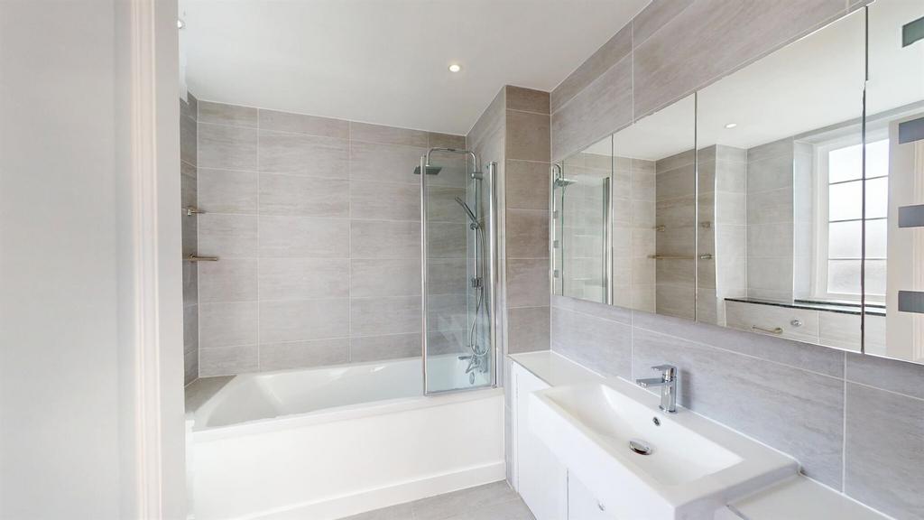 30 CC.bath.jpg