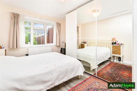 undefined, Pine Road, London N11