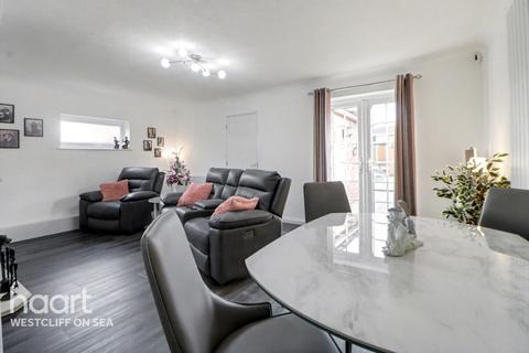 4 bedroom semi-detached house for sale, Admirals Walk, Shoeburyness