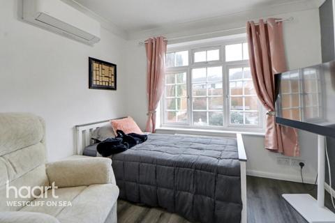 4 bedroom semi-detached house for sale, Admirals Walk, Shoeburyness