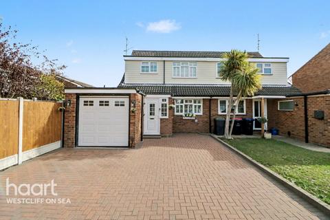 4 bedroom semi-detached house for sale, Admirals Walk, Shoeburyness