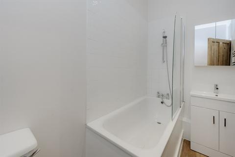2 bedroom flat to rent, Charing Cross Road, London, WC2H