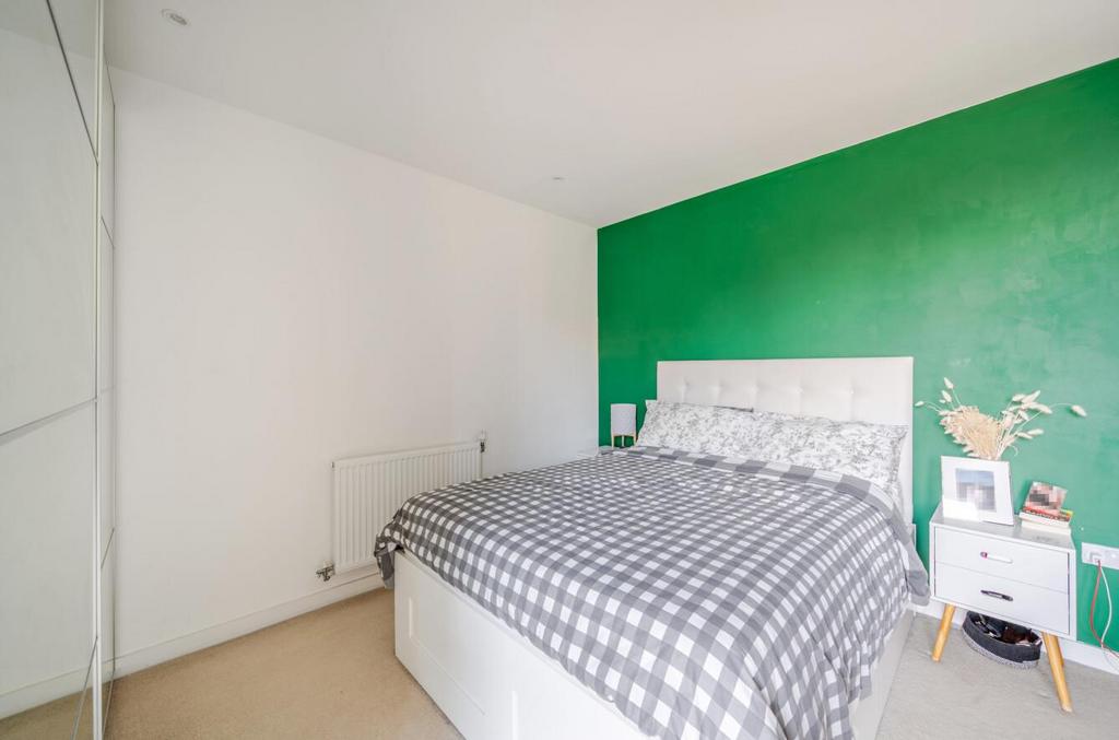 Davidson Frost-Wellings, DFW, Colliford Court, Bed