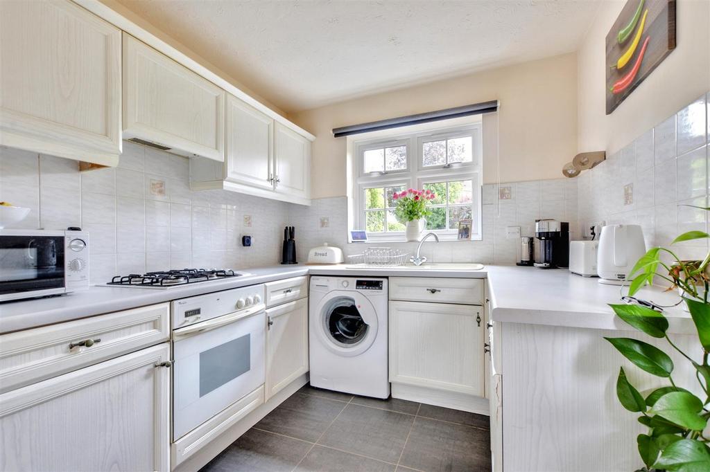 Kitchen 2.jpeg