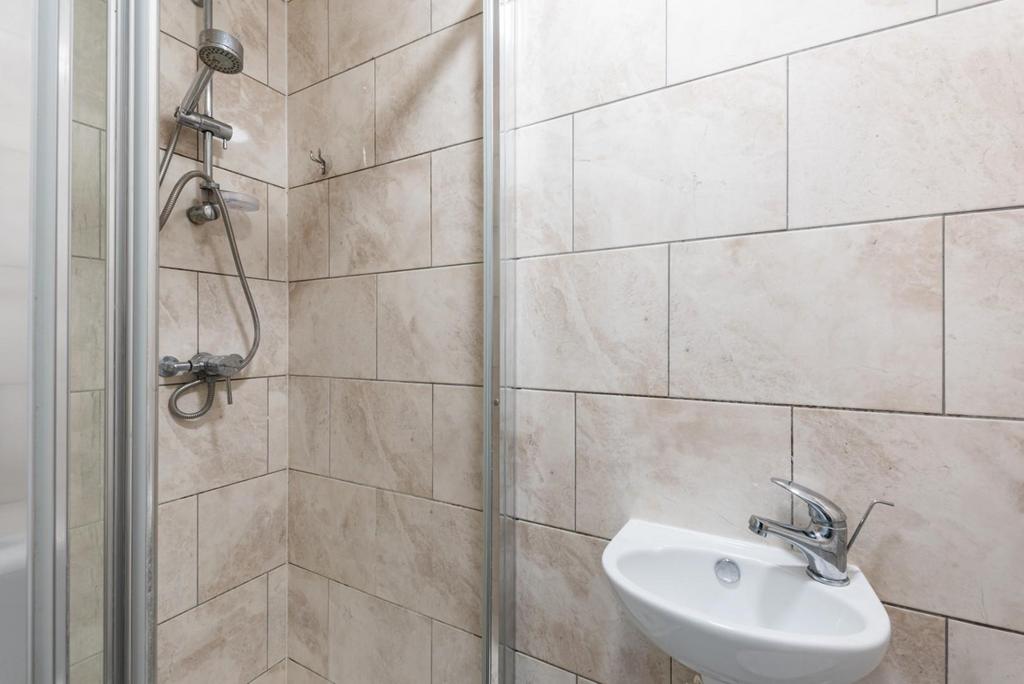 18 Drake Avenue, Bath BA2 5 NX-13.jpg