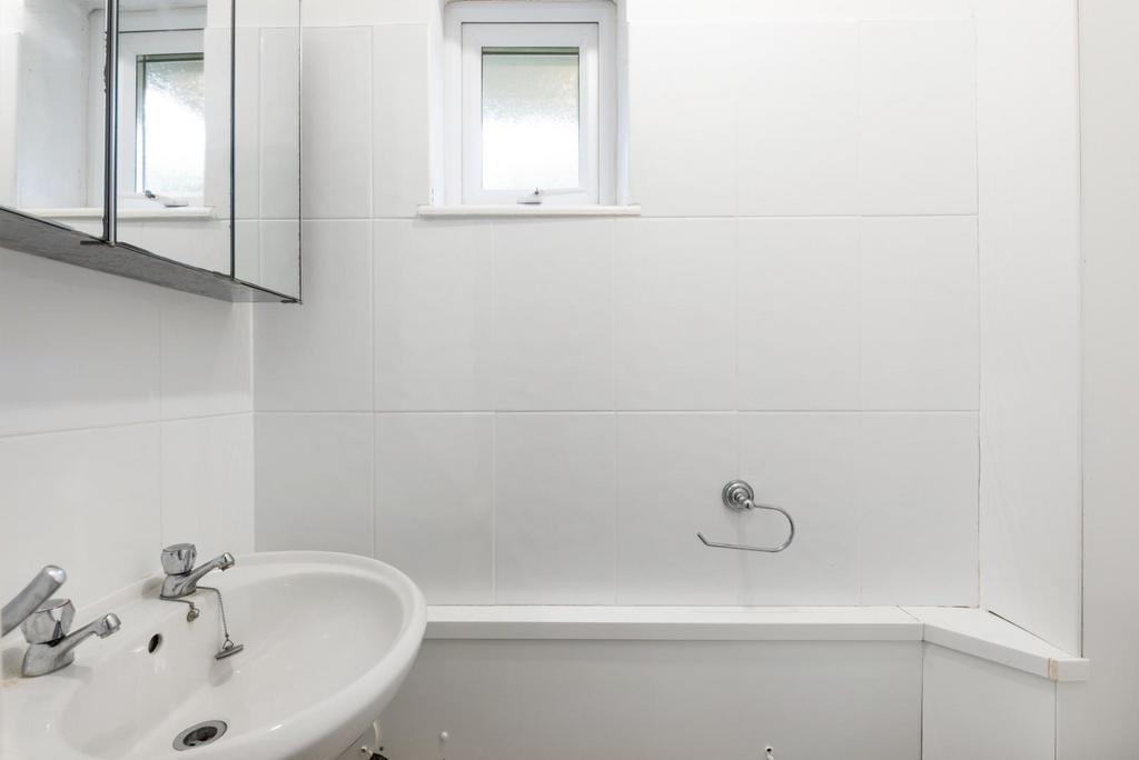 18 Drake Avenue, Bath BA2 5 NX-14.jpg