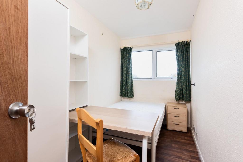 18 Drake Avenue, Bath BA2 5 NX-10.jpg