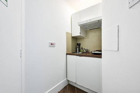 Studio to rent, Knaresborough Place, London SW5