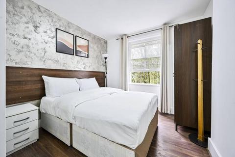 Studio to rent, Knaresborough Place, London SW5
