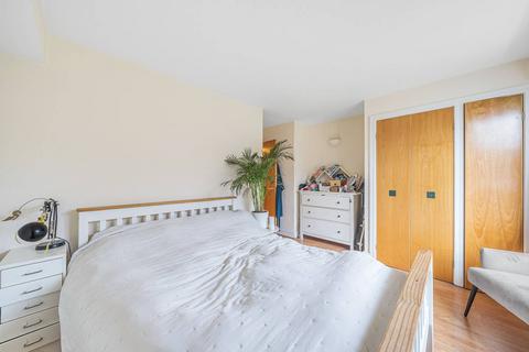 2 bedroom flat to rent, Equity Square, Bethnal Green, London, E2