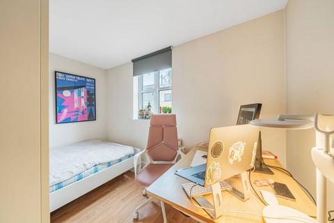 2 bedroom flat to rent, Equity Square, Bethnal Green, London, E2