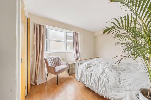 2 bedroom flat to rent, Equity Square, Bethnal Green, London, E2