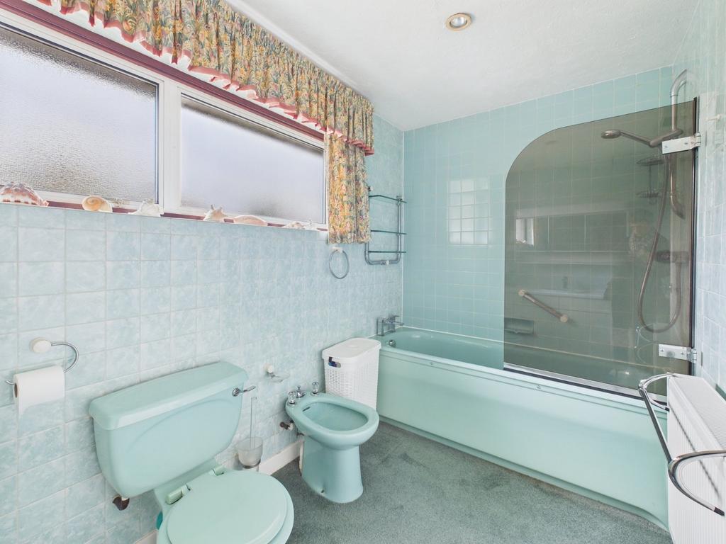 En Suite Bathroom