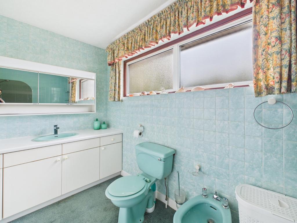 En Suite Bathroom