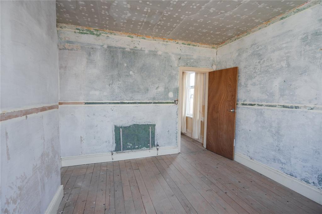 Bedroom 1 (2)