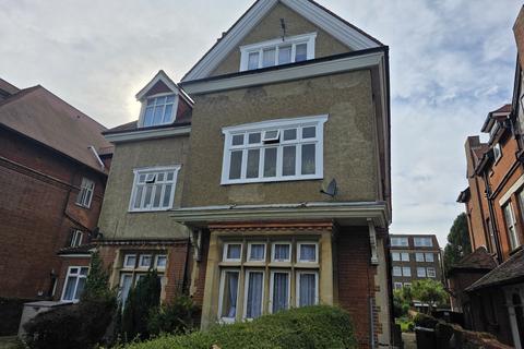 2 bedroom apartment to rent, Earls Avenue, Folkestone, Kent, CT20