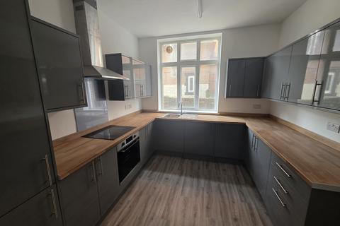 2 bedroom apartment to rent, Earls Avenue, Folkestone, Kent, CT20