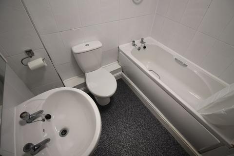 2 bedroom flat to rent, Deneside Court, Newcastle upon Tyne NE2