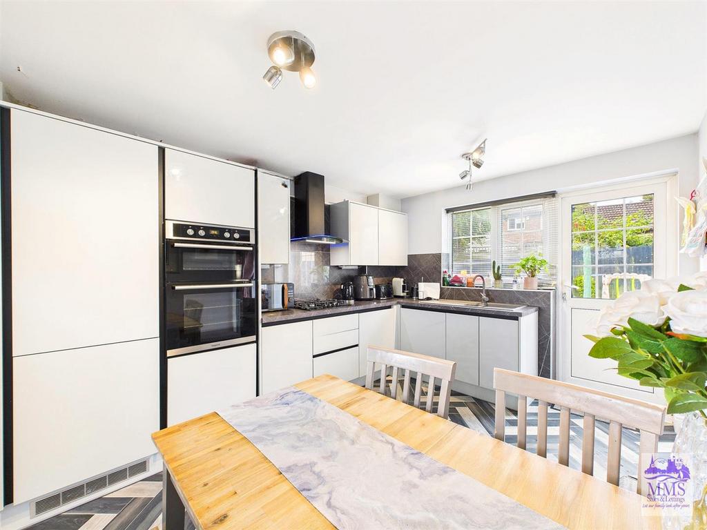 CAM04098 G0-PR0121-STILL010.jpg