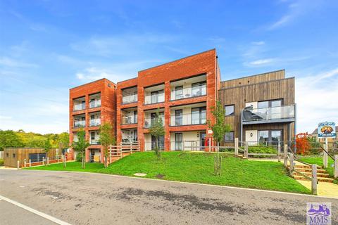 2 bedroom flat for sale, Heath Wood Drive, Maidstone