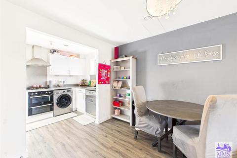 2 bedroom flat for sale, Heath Wood Drive, Maidstone