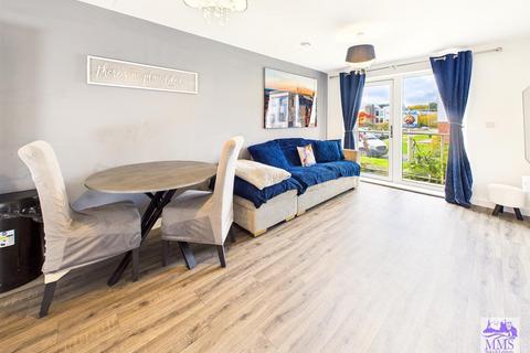 2 bedroom flat for sale, Heath Wood Drive, Maidstone