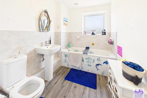 2 bedroom flat for sale, Heath Wood Drive, Maidstone