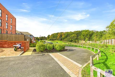 2 bedroom flat for sale, Heath Wood Drive, Maidstone