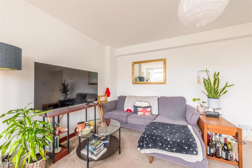 Flat 18 Furze Hill Court-8.jpg