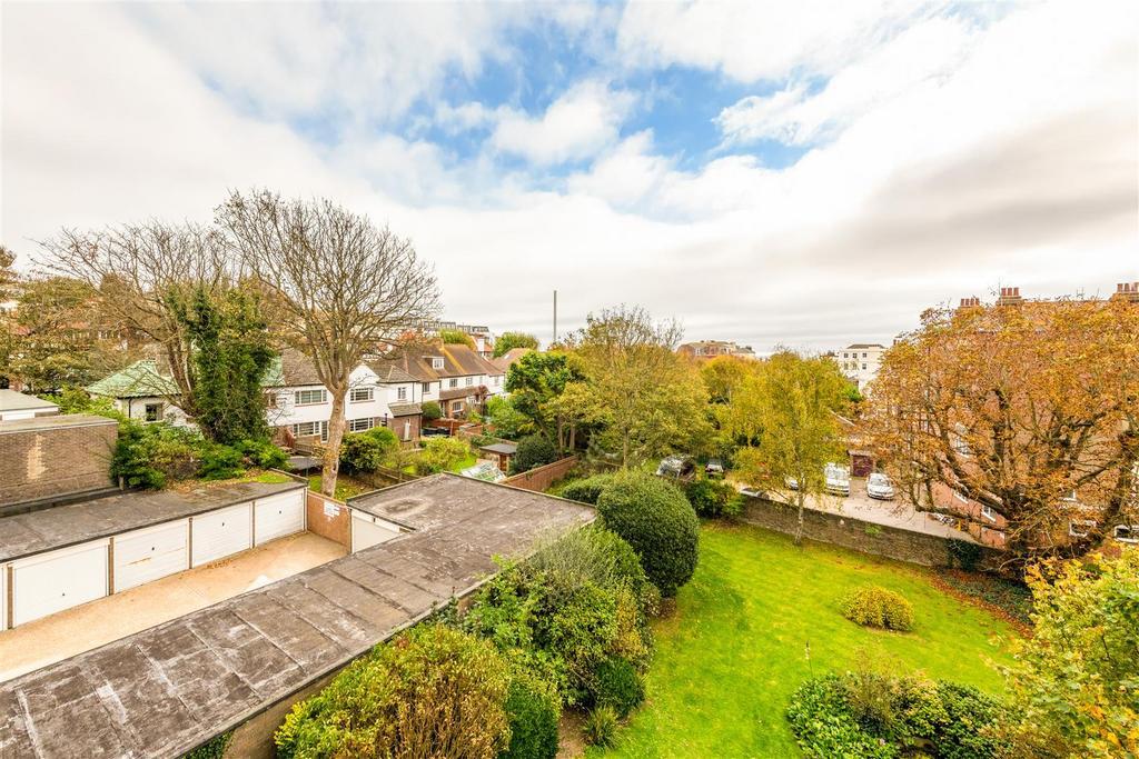 Flat 18 Furze Hill Court-16.jpg