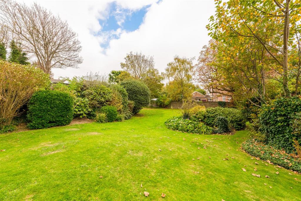Flat 18 Furze Hill Court-19.jpg
