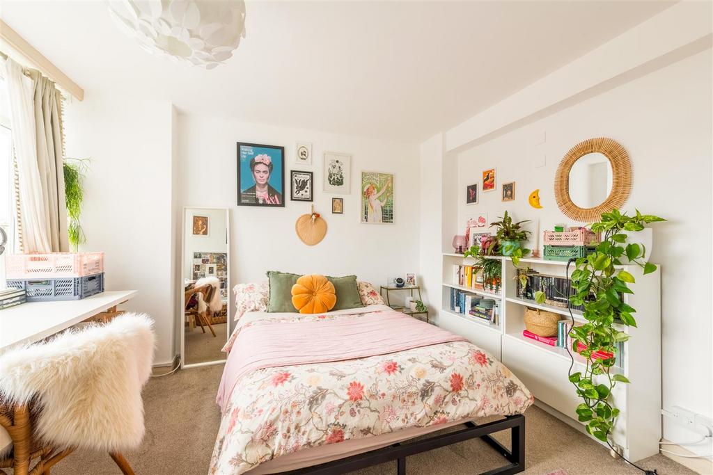 Flat 18 Furze Hill Court-11.jpg
