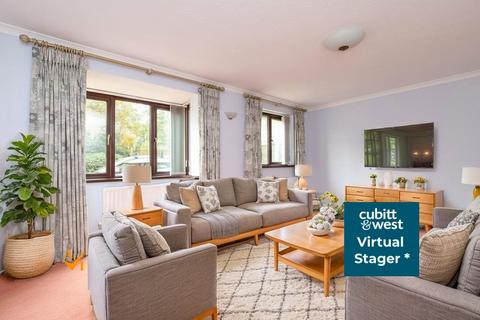 undefined, Lambyn Croft, Horley, Surrey